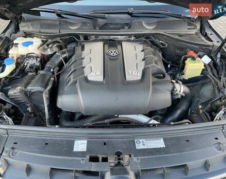 Серый Фольксваген Туарег, объемом двигателя 3 л и пробегом 260 тыс. км за 18899 $, фото 66 на Automoto.ua