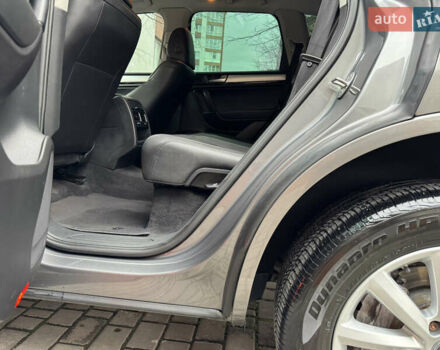 Серый Фольксваген Туарег, объемом двигателя 2.97 л и пробегом 285 тыс. км за 16990 $, фото 26 на Automoto.ua