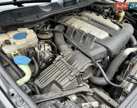 Серый Фольксваген Туарег, объемом двигателя 3 л и пробегом 260 тыс. км за 16700 $, фото 86 на Automoto.ua