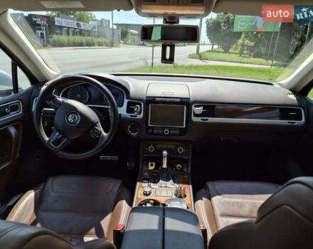 Серый Фольксваген Туарег, объемом двигателя 3 л и пробегом 215 тыс. км за 19300 $, фото 7 на Automoto.ua