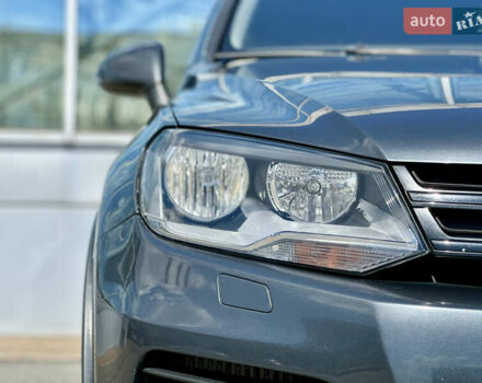 Серый Фольксваген Туарег, объемом двигателя 3 л и пробегом 226 тыс. км за 15490 $, фото 5 на Automoto.ua