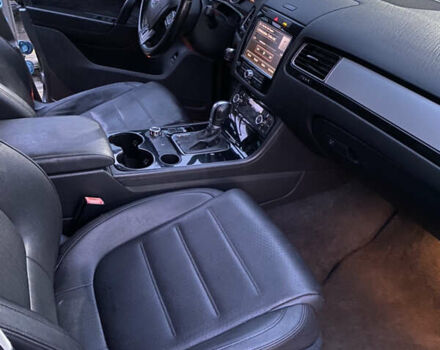 Серый Фольксваген Туарег, объемом двигателя 2.97 л и пробегом 257 тыс. км за 15500 $, фото 12 на Automoto.ua