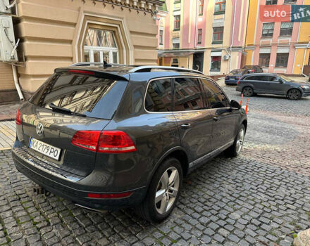 Серый Фольксваген Туарег, объемом двигателя 2.97 л и пробегом 300 тыс. км за 13400 $, фото 7 на Automoto.ua