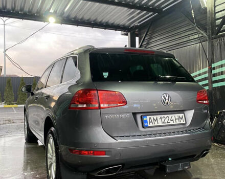 Серый Фольксваген Туарег, объемом двигателя 2.97 л и пробегом 257 тыс. км за 15500 $, фото 3 на Automoto.ua