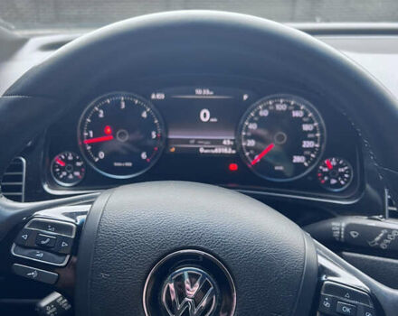 Серый Фольксваген Туарег, объемом двигателя 2.97 л и пробегом 281 тыс. км за 18000 $, фото 4 на Automoto.ua