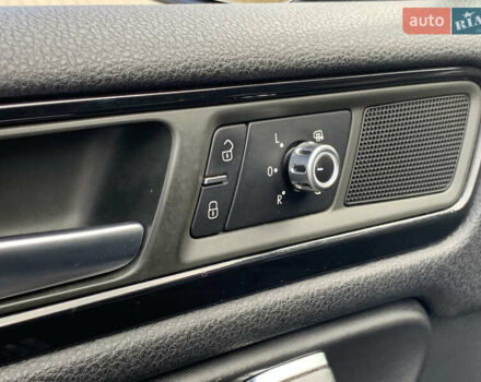 Серый Фольксваген Туарег, объемом двигателя 3 л и пробегом 260 тыс. км за 18899 $, фото 46 на Automoto.ua