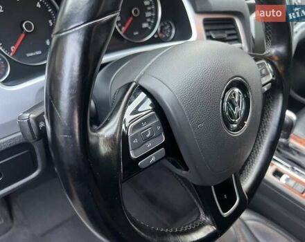 Серый Фольксваген Туарег, объемом двигателя 3 л и пробегом 232 тыс. км за 19700 $, фото 7 на Automoto.ua