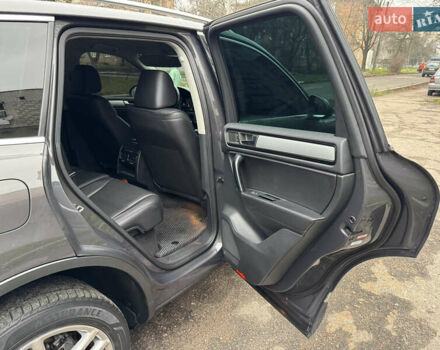 Серый Фольксваген Туарег, объемом двигателя 3 л и пробегом 260 тыс. км за 16700 $, фото 58 на Automoto.ua