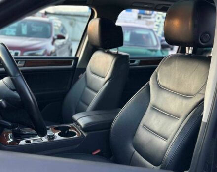 Серый Фольксваген Туарег, объемом двигателя 3 л и пробегом 296 тыс. км за 14490 $, фото 19 на Automoto.ua