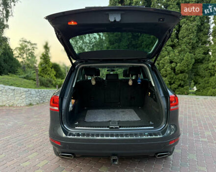 Сірий Фольксваген Туарег, об'ємом двигуна 2.97 л та пробігом 250 тис. км за 18500 $, фото 15 на Automoto.ua