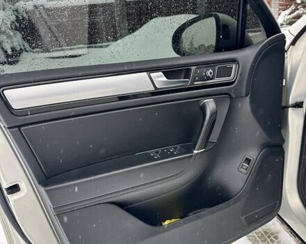 Серый Фольксваген Туарег, объемом двигателя 3 л и пробегом 190 тыс. км за 22700 $, фото 46 на Automoto.ua