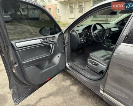 Серый Фольксваген Туарег, объемом двигателя 3 л и пробегом 260 тыс. км за 16700 $, фото 35 на Automoto.ua