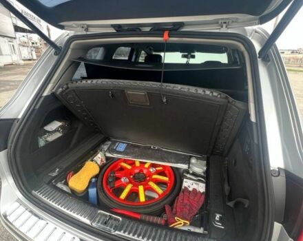 Серый Фольксваген Туарег, объемом двигателя 3 л и пробегом 290 тыс. км за 17999 $, фото 2 на Automoto.ua