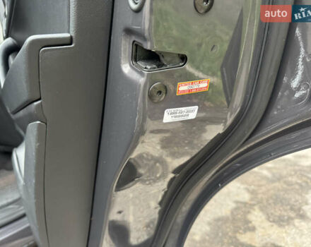 Серый Фольксваген Туарег, объемом двигателя 3 л и пробегом 260 тыс. км за 16700 $, фото 61 на Automoto.ua