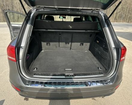 Серый Фольксваген Туарег, объемом двигателя 3 л и пробегом 225 тыс. км за 20000 $, фото 20 на Automoto.ua