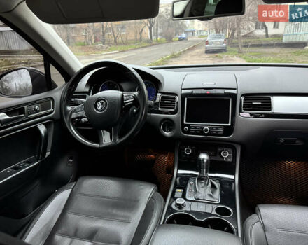 Серый Фольксваген Туарег, объемом двигателя 3 л и пробегом 260 тыс. км за 16700 $, фото 47 на Automoto.ua