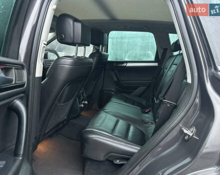 Сірий Фольксваген Туарег, об'ємом двигуна 3 л та пробігом 298 тис. км за 18500 $, фото 82 на Automoto.ua