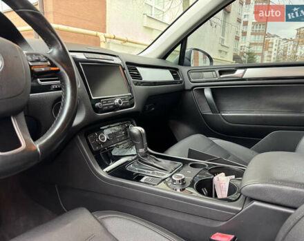 Серый Фольксваген Туарег, объемом двигателя 2.97 л и пробегом 285 тыс. км за 16990 $, фото 22 на Automoto.ua