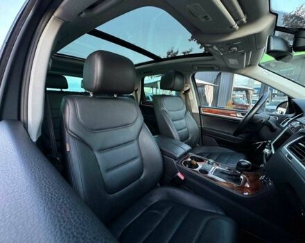 Серый Фольксваген Туарег, объемом двигателя 3 л и пробегом 296 тыс. км за 14490 $, фото 9 на Automoto.ua