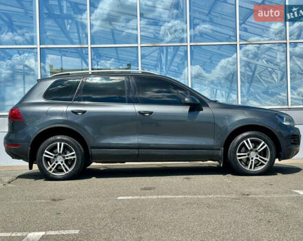 Серый Фольксваген Туарег, объемом двигателя 3 л и пробегом 226 тыс. км за 15490 $, фото 12 на Automoto.ua