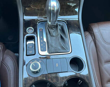 Серый Фольксваген Туарег, объемом двигателя 3.6 л и пробегом 196 тыс. км за 15999 $, фото 9 на Automoto.ua