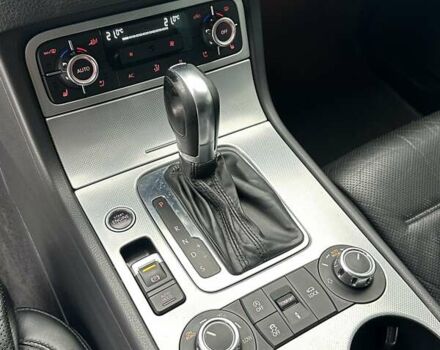 Серый Фольксваген Туарег, объемом двигателя 3 л и пробегом 190 тыс. км за 22700 $, фото 7 на Automoto.ua