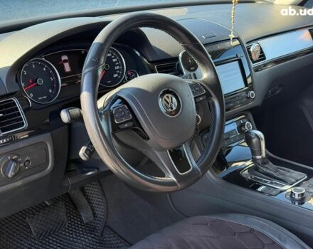 Серый Фольксваген Туарег, объемом двигателя 3 л и пробегом 294 тыс. км за 17890 $, фото 21 на Automoto.ua