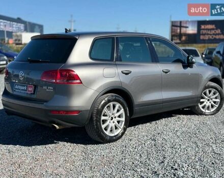 Серый Фольксваген Туарег, объемом двигателя 3 л и пробегом 294 тыс. км за 17890 $, фото 7 на Automoto.ua