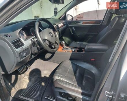 Сірий Фольксваген Туарег, об'ємом двигуна 3 л та пробігом 154 тис. км за 15800 $, фото 16 на Automoto.ua