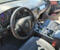 Серый Фольксваген Туарег, объемом двигателя 2.97 л и пробегом 315 тыс. км за 15200 $, фото 17 на Automoto.ua