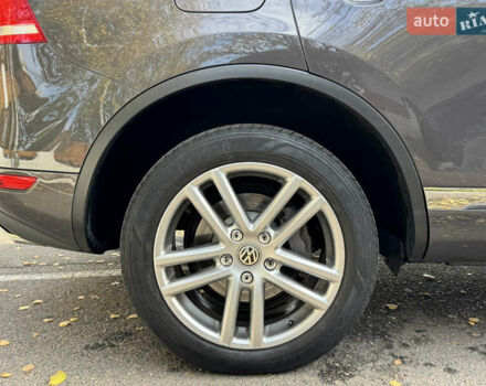 Сірий Фольксваген Туарег, об'ємом двигуна 3 л та пробігом 260 тис. км за 16700 $, фото 22 на Automoto.ua