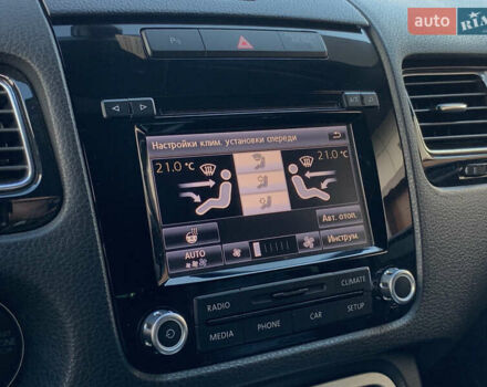 Серый Фольксваген Туарег, объемом двигателя 3 л и пробегом 260 тыс. км за 18899 $, фото 60 на Automoto.ua