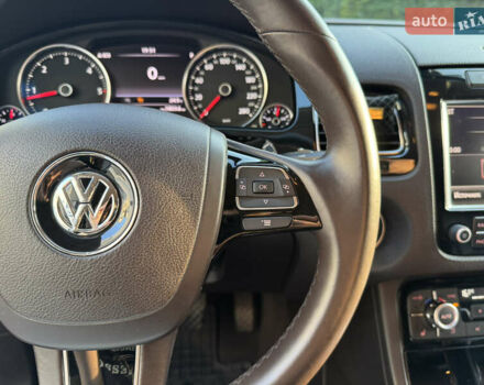 Сірий Фольксваген Туарег, об'ємом двигуна 2.97 л та пробігом 238 тис. км за 18300 $, фото 41 на Automoto.ua