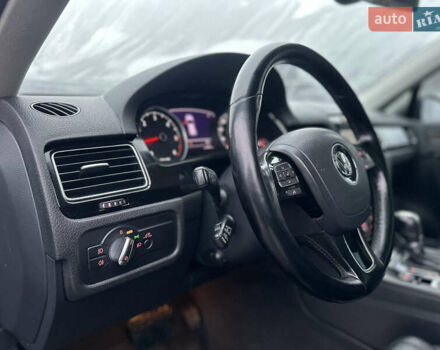 Сірий Фольксваген Туарег, об'ємом двигуна 3 л та пробігом 298 тис. км за 18500 $, фото 61 на Automoto.ua