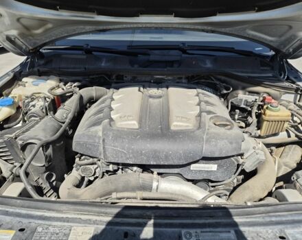 Серый Фольксваген Туарег, объемом двигателя 3 л и пробегом 215 тыс. км за 18000 $, фото 7 на Automoto.ua