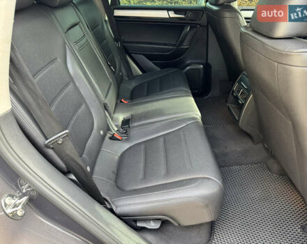 Сірий Фольксваген Туарег, об'ємом двигуна 3 л та пробігом 260 тис. км за 16700 $, фото 55 на Automoto.ua