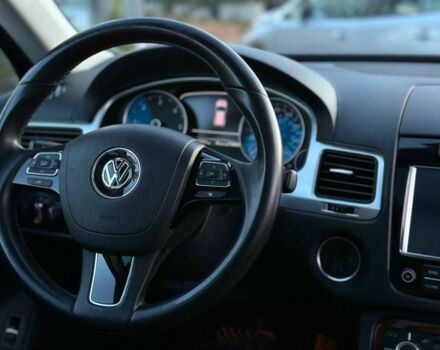 Серый Фольксваген Туарег, объемом двигателя 3 л и пробегом 296 тыс. км за 14490 $, фото 7 на Automoto.ua