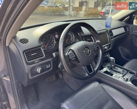 Сірий Фольксваген Туарег, об'ємом двигуна 3 л та пробігом 260 тис. км за 16700 $, фото 38 на Automoto.ua
