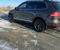 Сірий Фольксваген Туарег, об'ємом двигуна 3 л та пробігом 381 тис. км за 17000 $, фото 2 на Automoto.ua