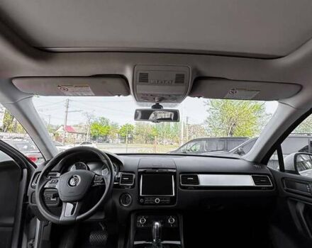 Серый Фольксваген Туарег, объемом двигателя 3 л и пробегом 286 тыс. км за 17900 $, фото 7 на Automoto.ua