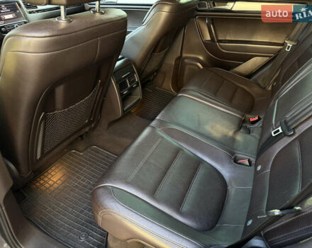 Сірий Фольксваген Туарег, об'ємом двигуна 2.97 л та пробігом 238 тис. км за 18300 $, фото 50 на Automoto.ua