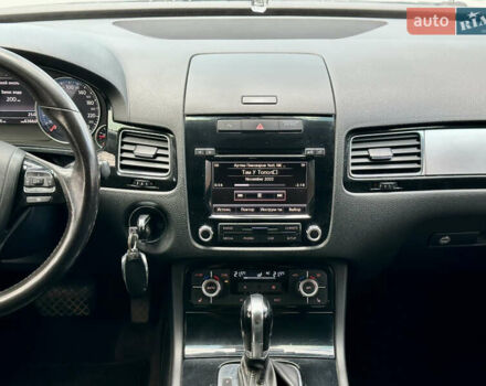 Серый Фольксваген Туарег, объемом двигателя 3 л и пробегом 226 тыс. км за 15490 $, фото 48 на Automoto.ua