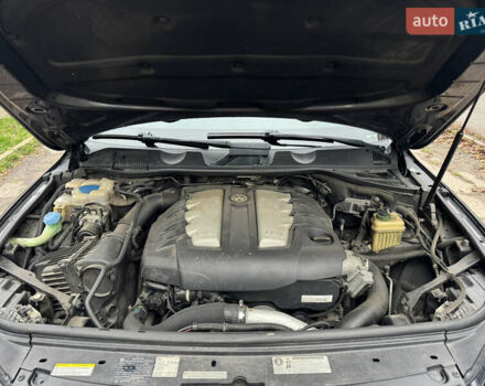 Серый Фольксваген Туарег, объемом двигателя 3 л и пробегом 260 тыс. км за 16700 $, фото 81 на Automoto.ua