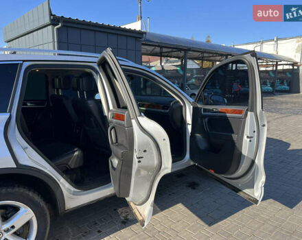 Серый Фольксваген Туарег, объемом двигателя 2.97 л и пробегом 252 тыс. км за 17550 $, фото 13 на Automoto.ua