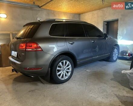 Серый Фольксваген Туарег, объемом двигателя 2.97 л и пробегом 195 тыс. км за 16500 $, фото 2 на Automoto.ua
