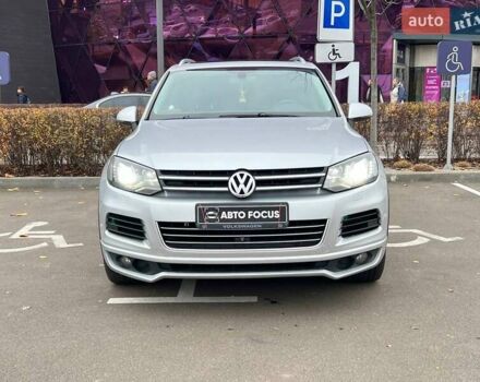 Серый Фольксваген Туарег, объемом двигателя 2.97 л и пробегом 223 тыс. км за 20490 $, фото 2 на Automoto.ua