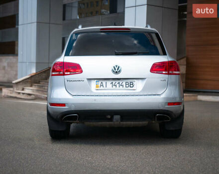 Сірий Фольксваген Туарег, об'ємом двигуна 2.97 л та пробігом 225 тис. км за 18500 $, фото 5 на Automoto.ua