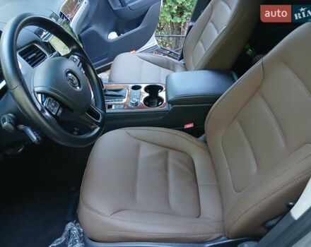 Сірий Фольксваген Туарег, об'ємом двигуна 2.97 л та пробігом 181 тис. км за 18999 $, фото 8 на Automoto.ua