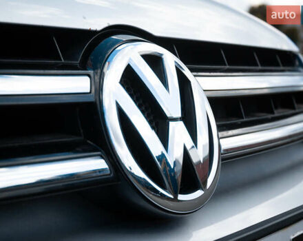 Сірий Фольксваген Туарег, об'ємом двигуна 2.97 л та пробігом 225 тис. км за 18500 $, фото 8 на Automoto.ua