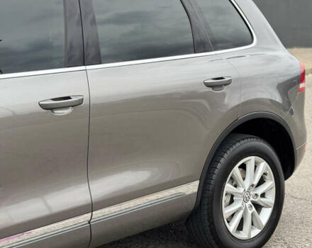 Серый Фольксваген Туарег, объемом двигателя 2.97 л и пробегом 360 тыс. км за 17500 $, фото 22 на Automoto.ua